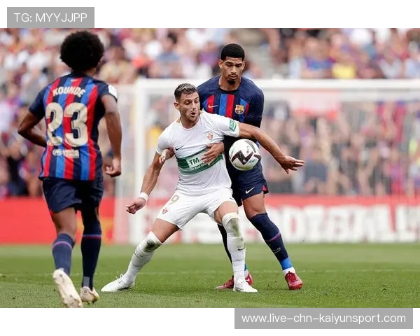 巴萨阿劳霍防守站位与协防转移训练