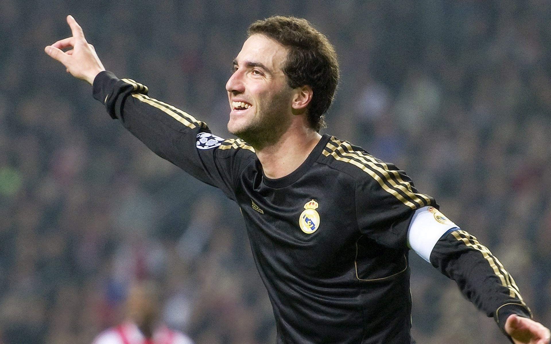 巴黎锋线组合再度打出高效进攻,巴黎锋线组合再度打出高效进攻