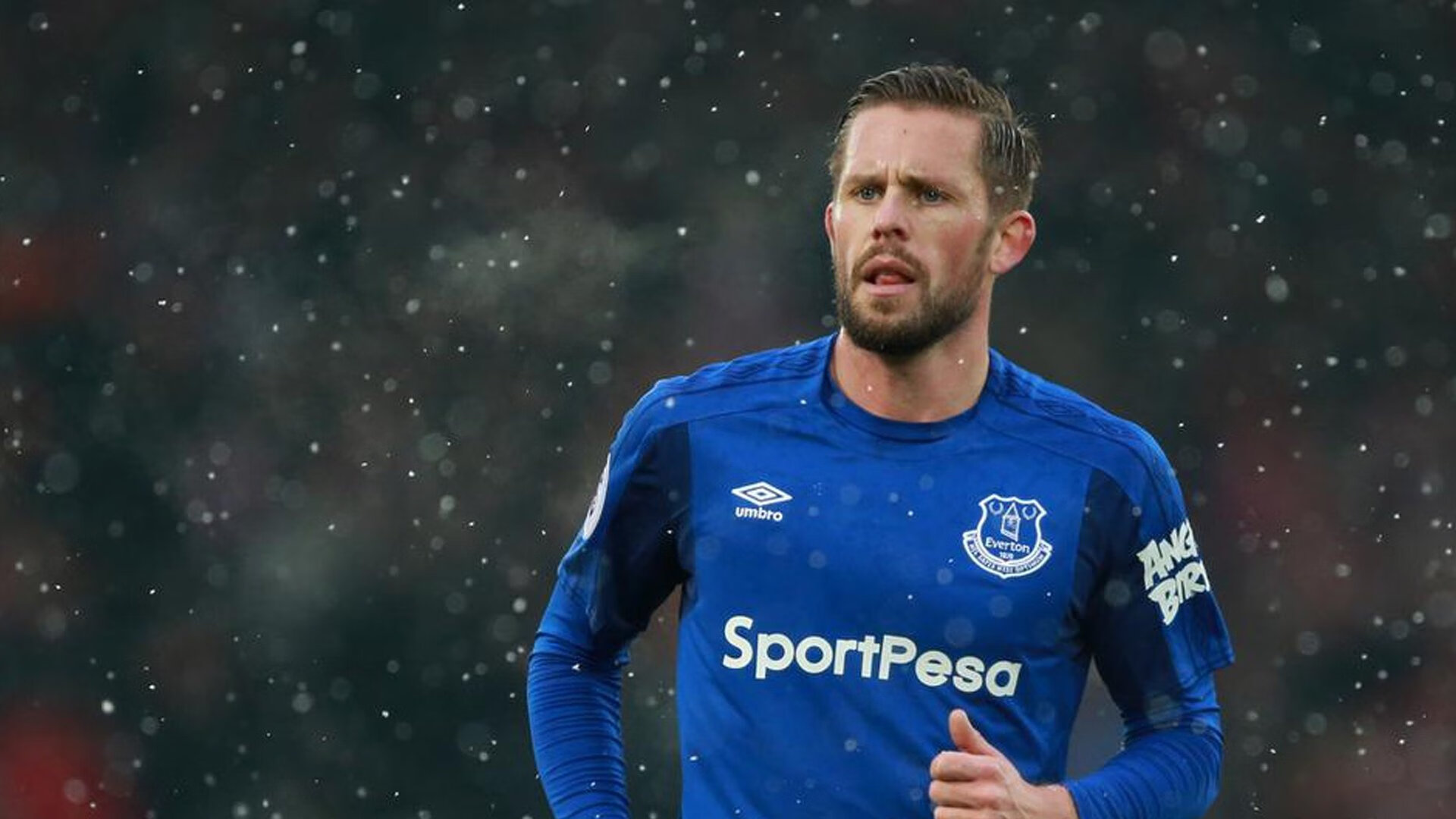 “华金·托比利亚的传球精确与防守力,助力美洲狮队屡创佳绩”