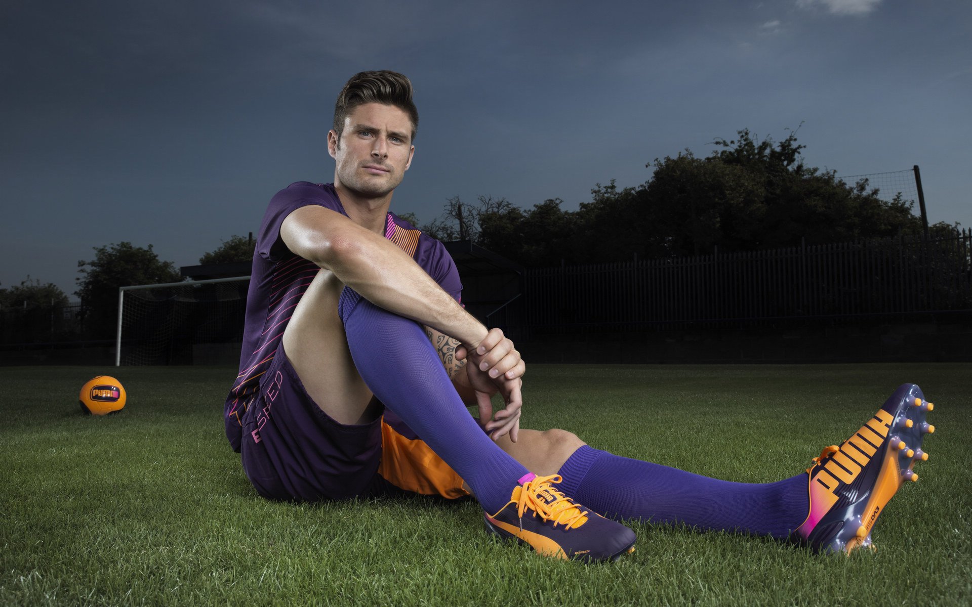 皮特·卡普尔展现爆发力和快速反应,帮助袋鼠队化解困境,皮尔斯和卡特